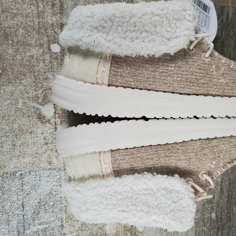 Hey Dude Wendy Youth‎ Girls Brushed Cozy Shoes Sz 5 Casual Ivory Slip On